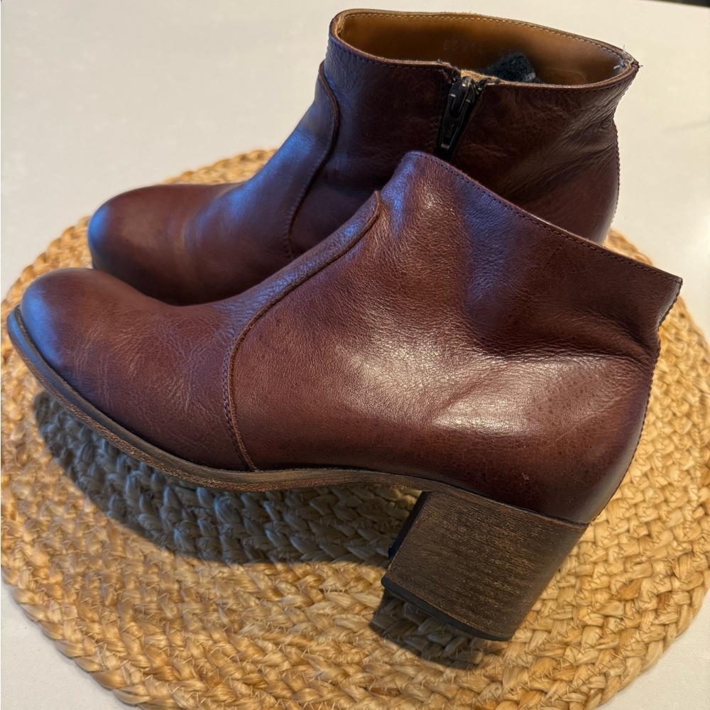 Gorgeous GIDIGIO booties